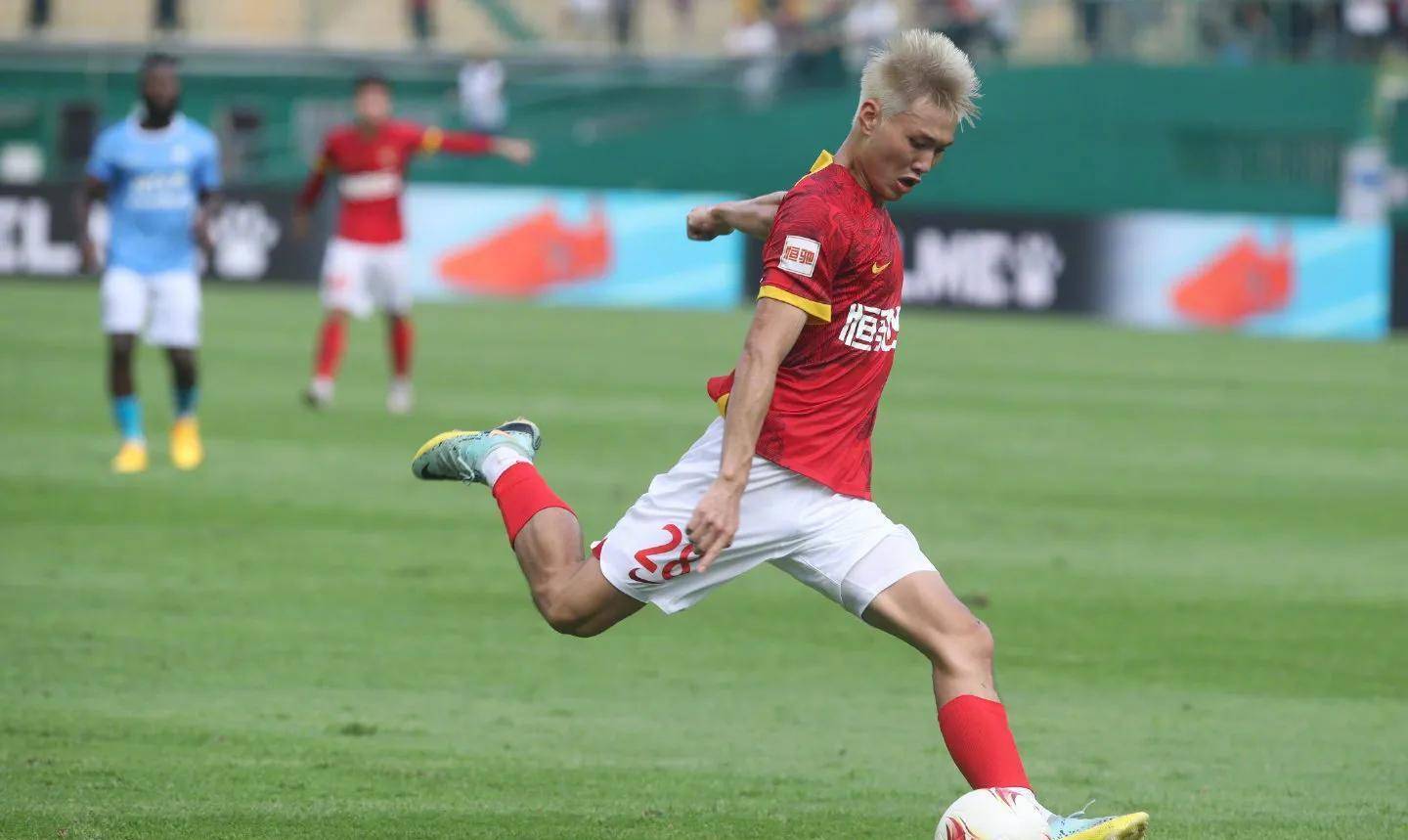 江苏苏宁继续领先积分榜，实力碾压对手取得胜利的简单介绍