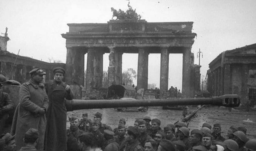 包含柏林赫塔客场取胜豪门，历史性一战的词条