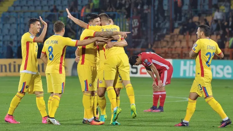 包含法国客场战平俄罗斯，欧预赛小组领先优势缩小的词条