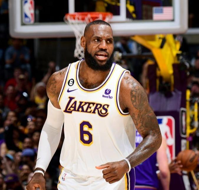 FB体育娱乐-湖人再胜爵士，继续领跑西部战局