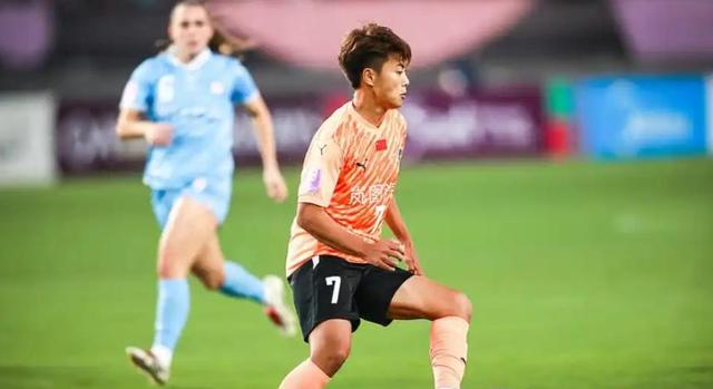 国内足球锦标赛:女队实现逆袭