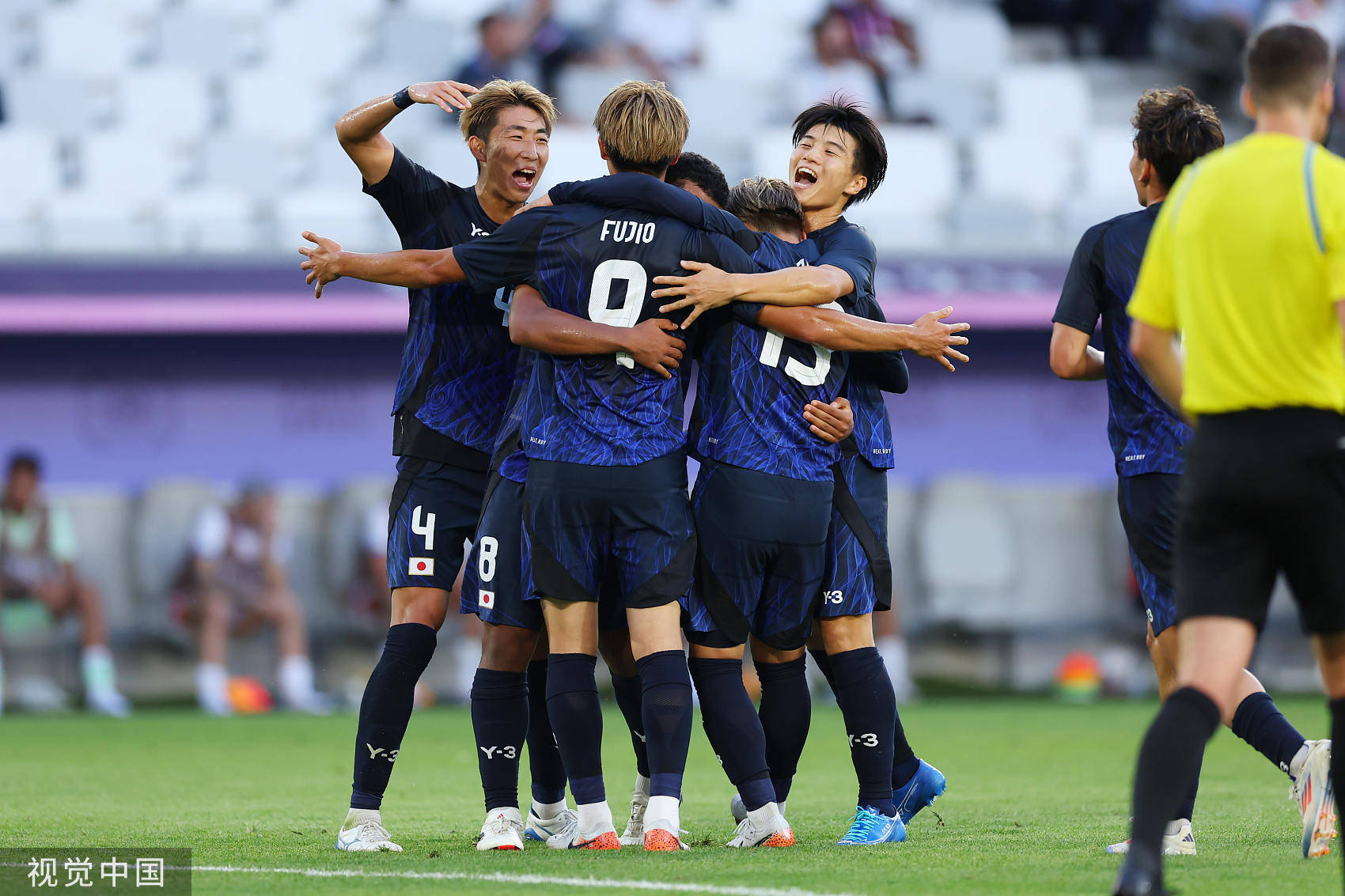 -强队在场上展现统治力，横扫对手