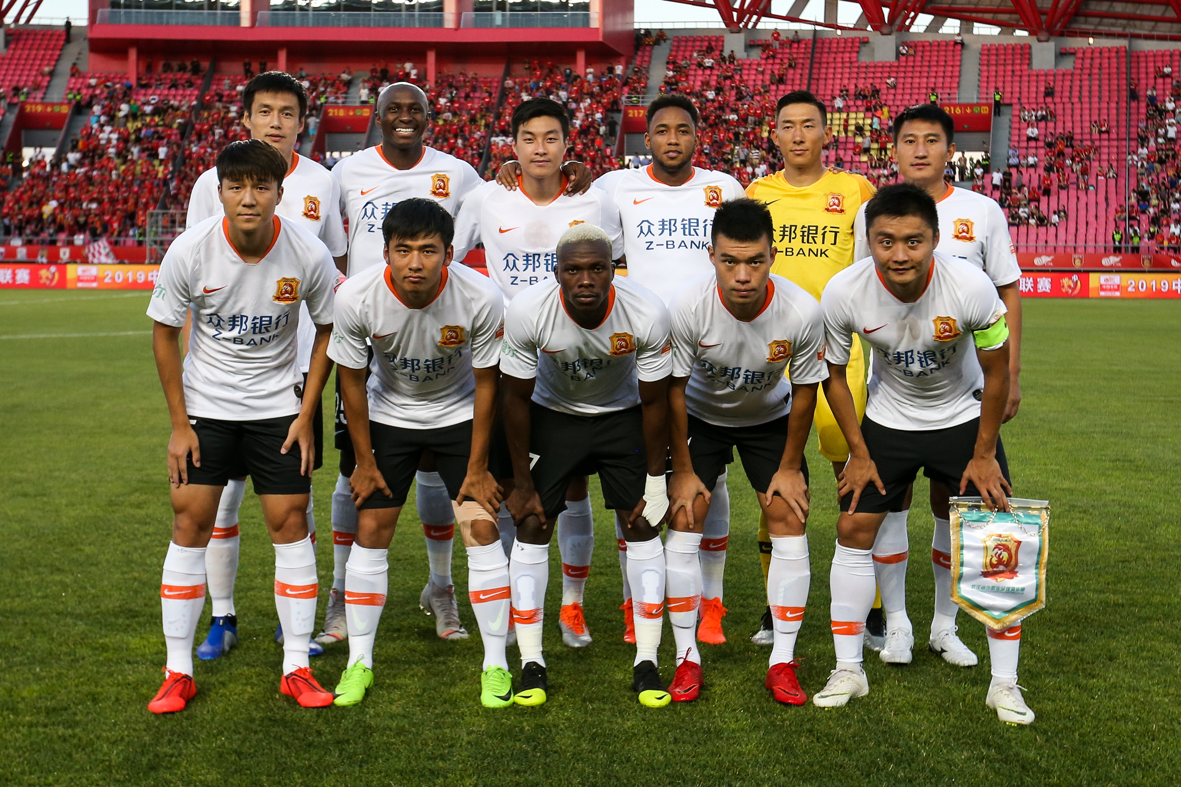 包含武汉卓尔客场不敌苏宁，遭遇两连败的词条