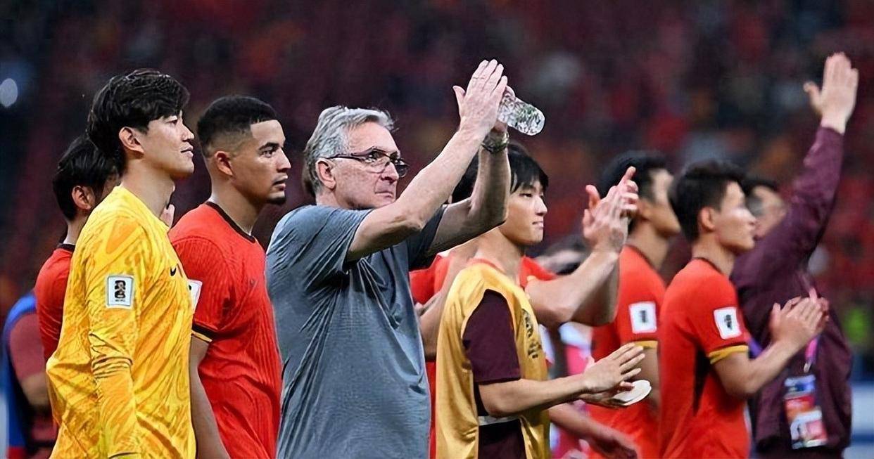 FBsports-包含克罗地亚队踢出精彩比赛，赢得球迷掌声的词条