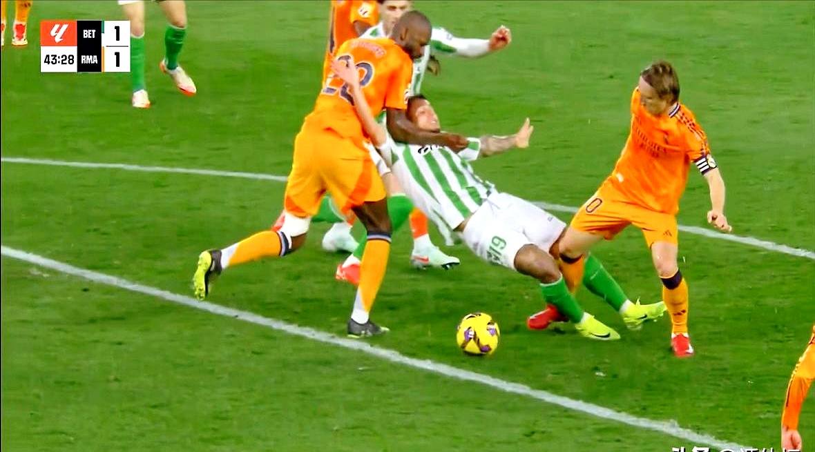 包含皇家马德里焦点战状态火爆，悬念诱人的词条