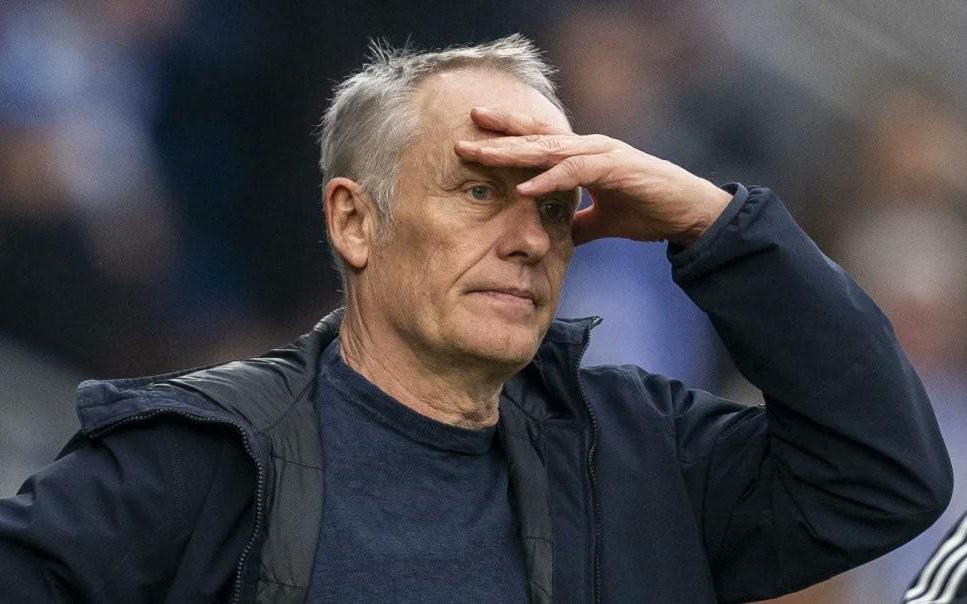 关于弗赖堡失误频频,主帅被疑将面临下课处罚的信息 关于弗赖堡失误频频,主帅被疑将面临下课处罚的信息