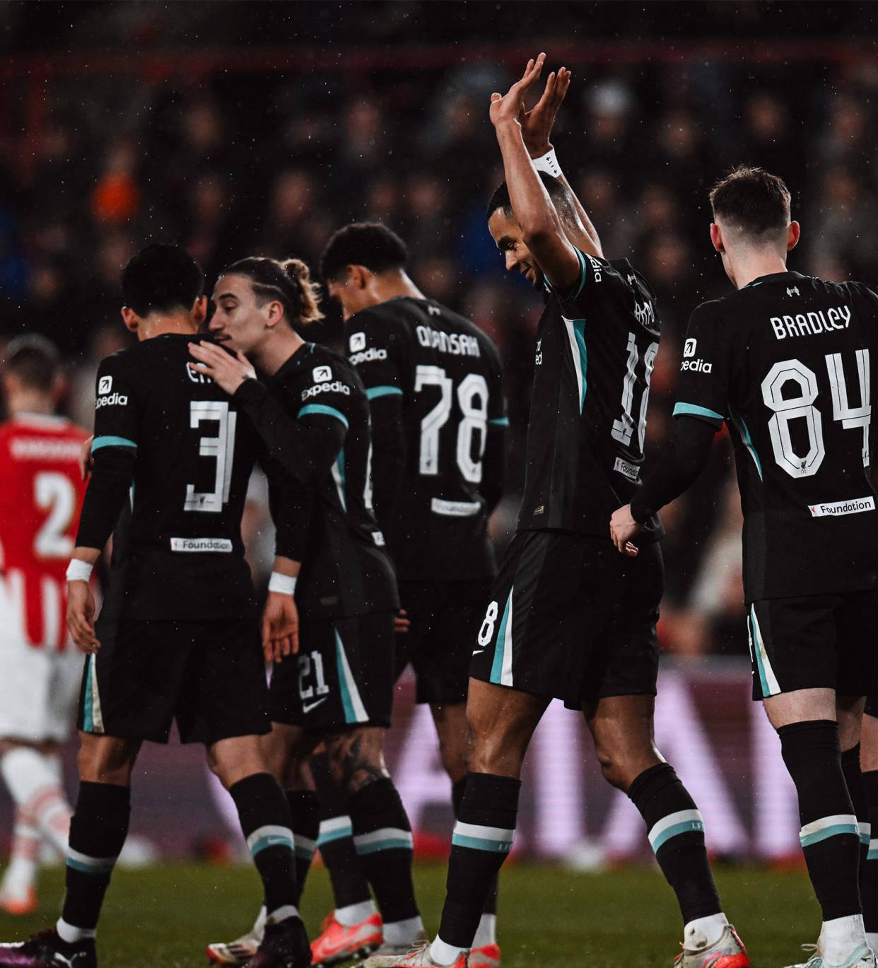 曼城再度晋级,继续征战欧冠赛场 曼城再度晋级,继续征战欧冠赛场