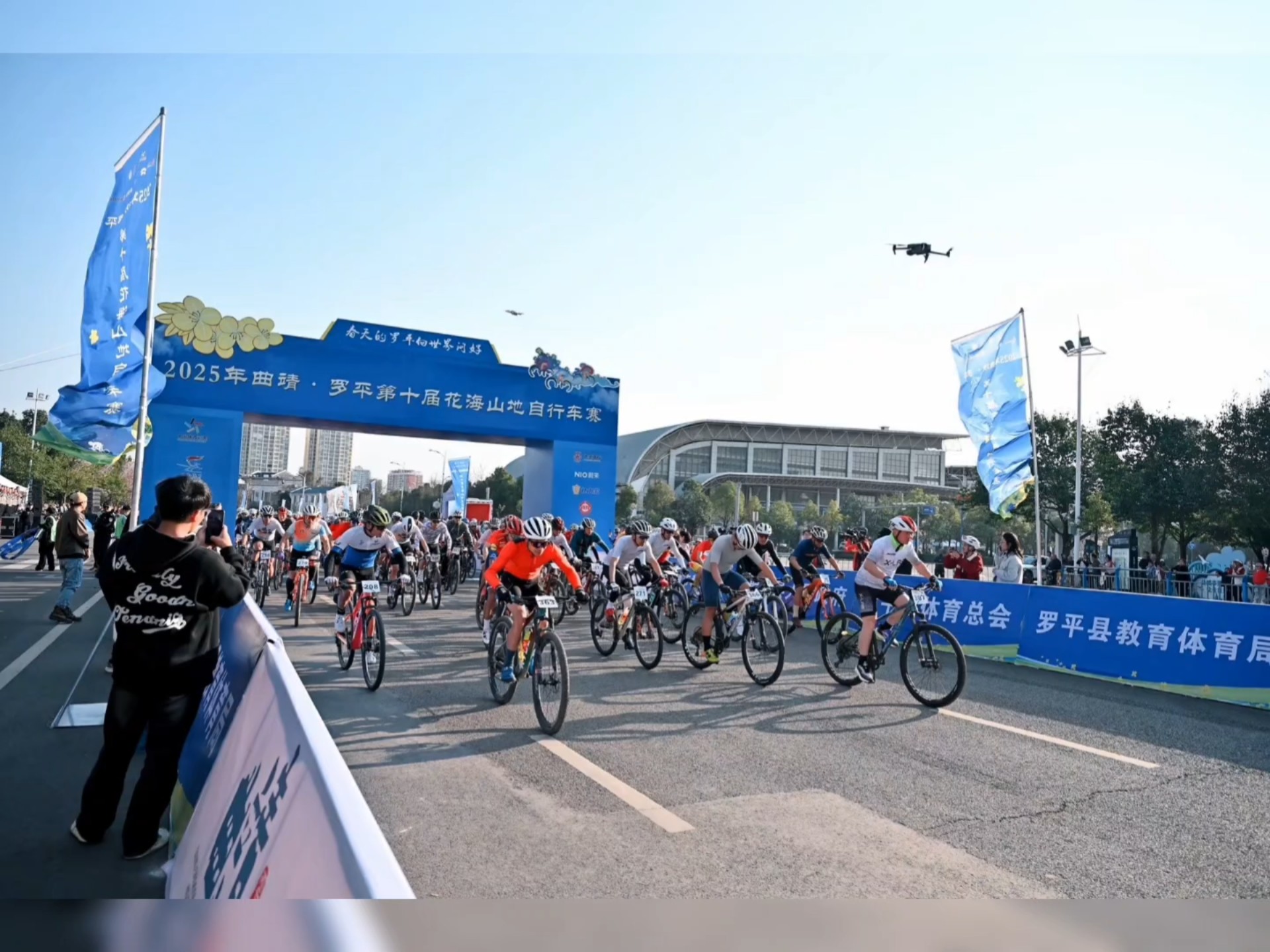 关于自行车比赛中,法国选手力压群雄夺得冠军的信息 关于自行车比赛中,法国选手力压群雄夺得冠军的信息