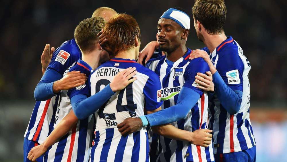 关于沙尔克欲主场击败比勒费尔德，提升排名的信息