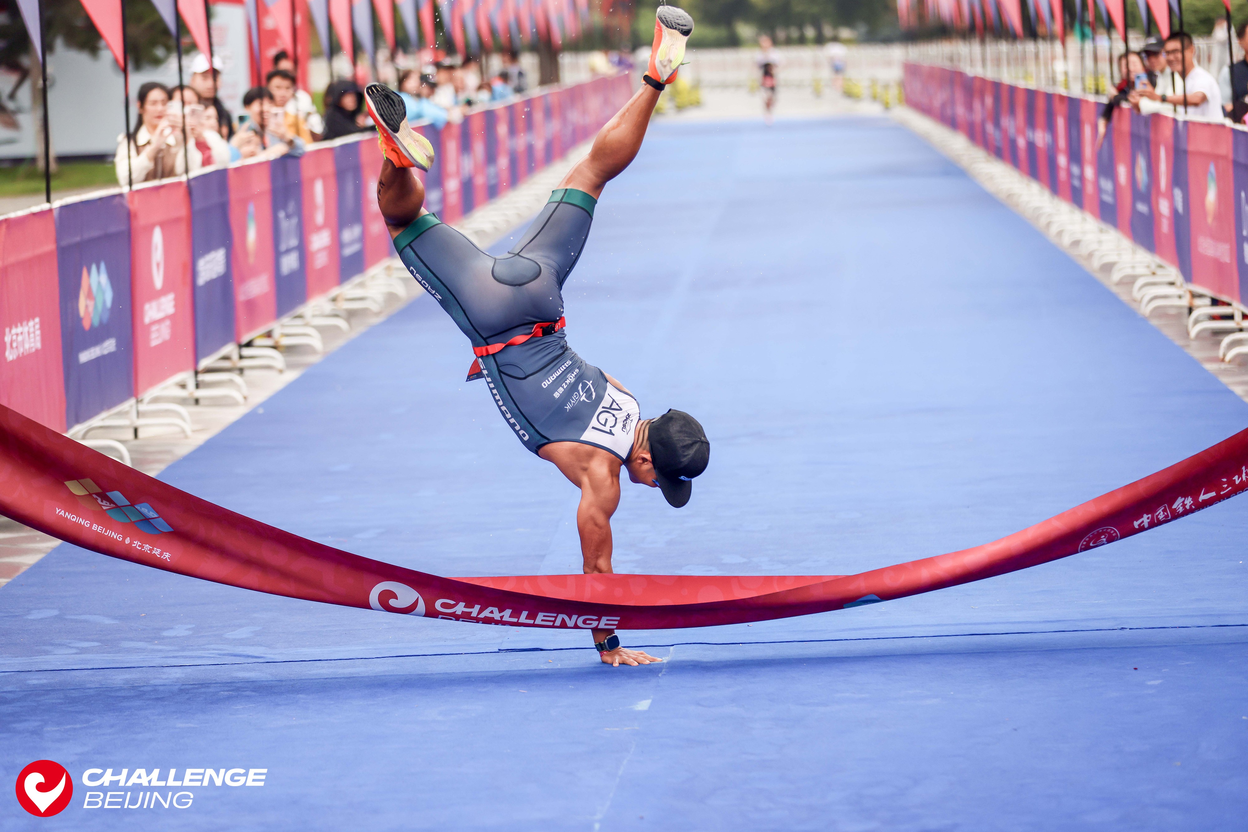 关于坚持不懈，铁人三项选手圆梦金牌的信息