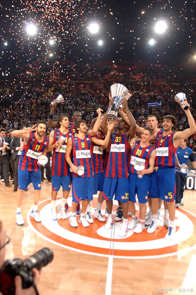 部分球迷欣赏到精彩篮球盛宴 部分球迷欣赏到精彩篮球盛宴