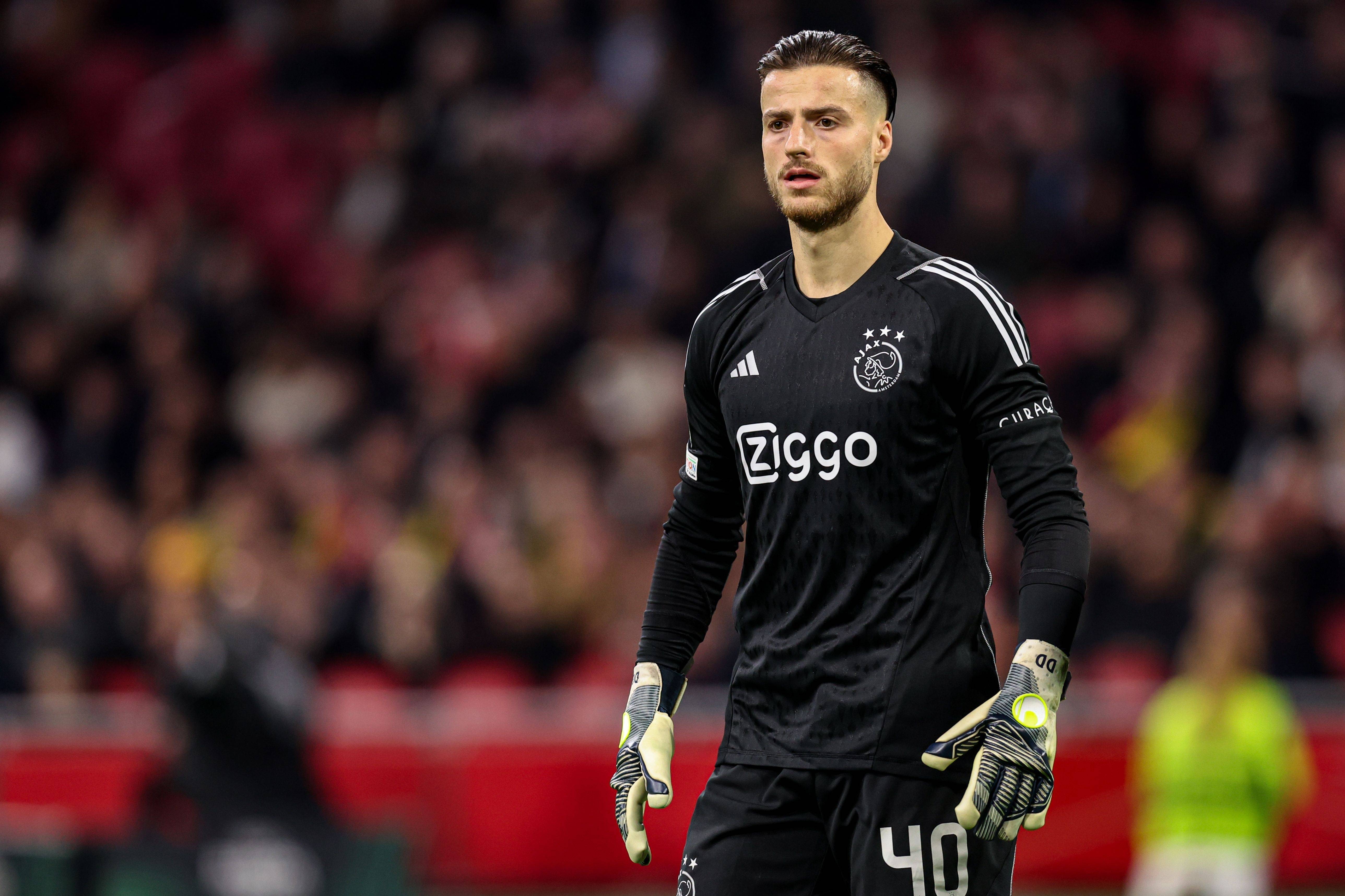 阿贾克斯继续稳居荷甲第一,实力强劲 阿贾克斯继续稳居荷甲第一,实力强劲