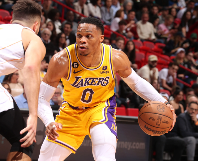 FB体育注册网址-包含博扬飚三球带领国王横扫老鹰的词条