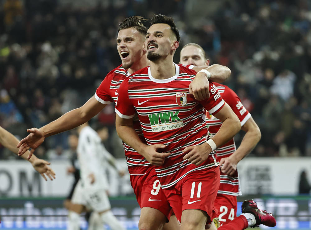 包含奥格斯堡客场险胜联赛新贵，补充信心的词条