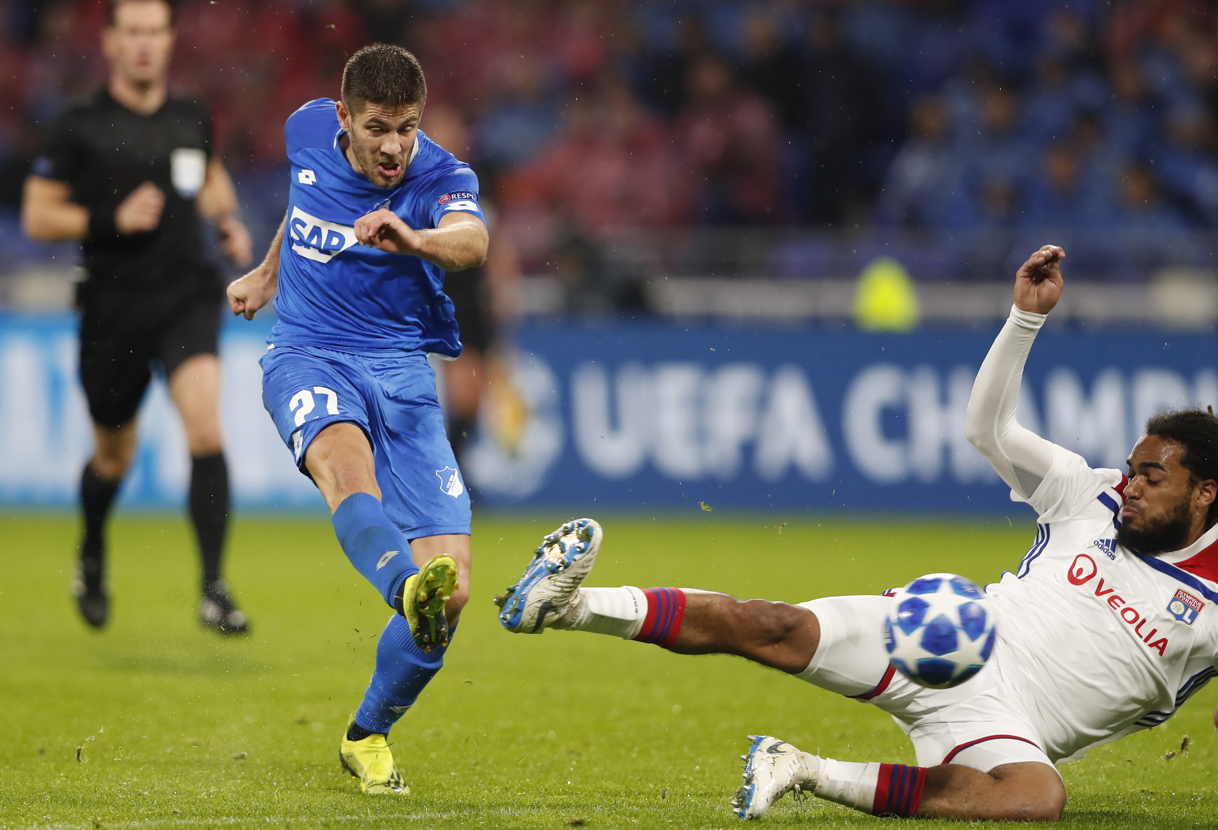 里昂战平尼斯，艰难保持不败