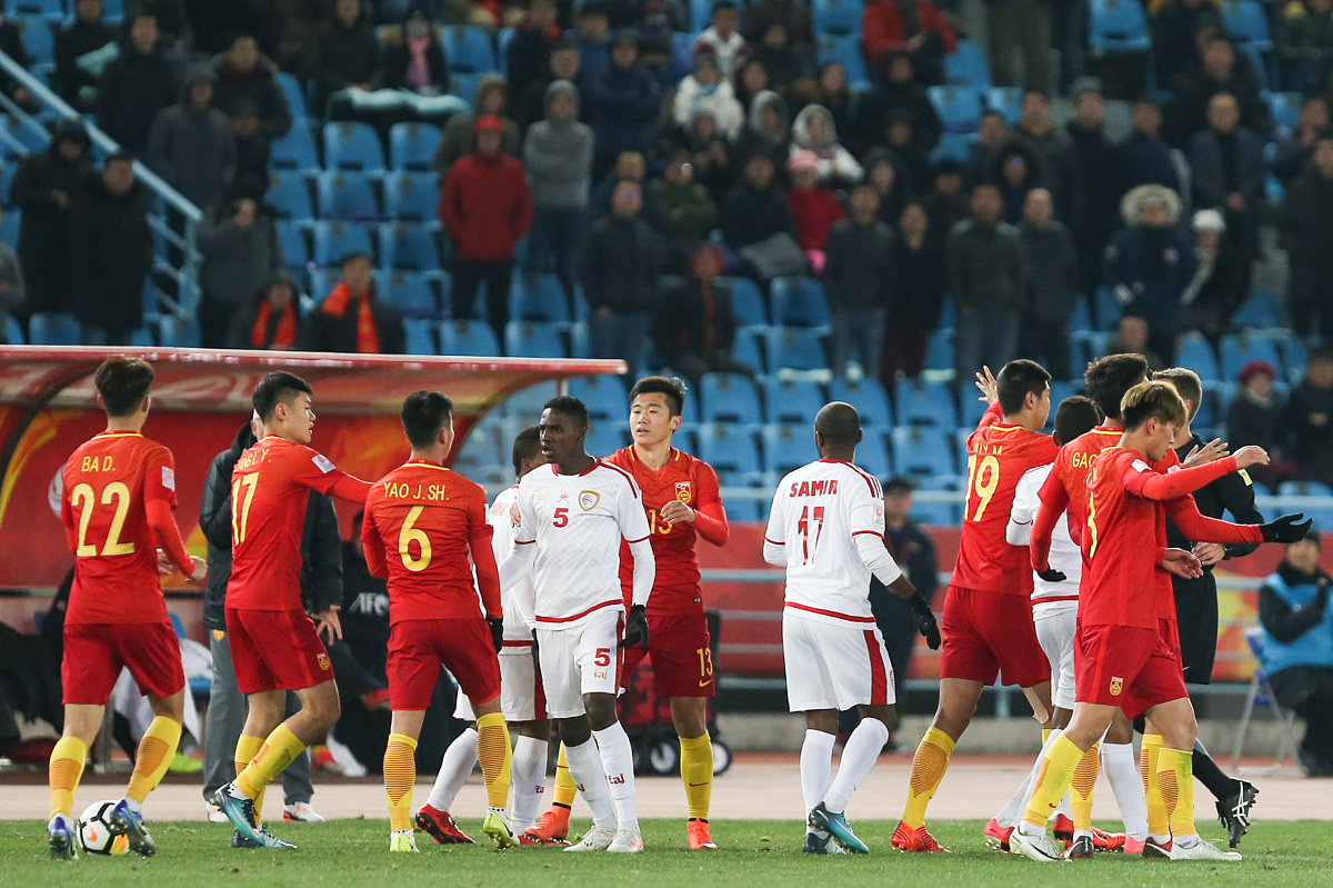 包含足球运动风靡全国，球迷热情高涨的词条