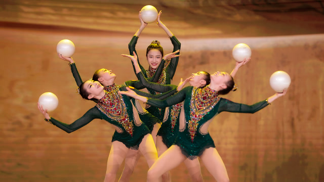 FB体育在线-体操选手范念祖获得高分，闯入决赛