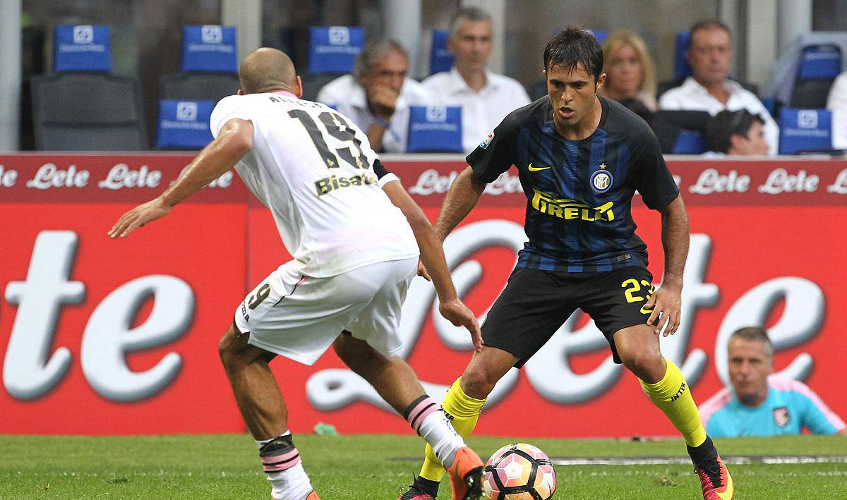 阿贾克斯客场胜利,球队士气高昂 阿贾克斯客场胜利,球队士气高昂