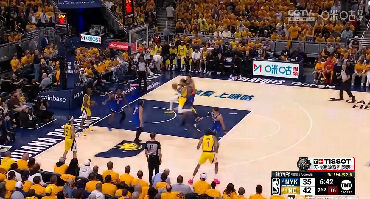 黄蜂客场逆转太阳，取得关键胜利