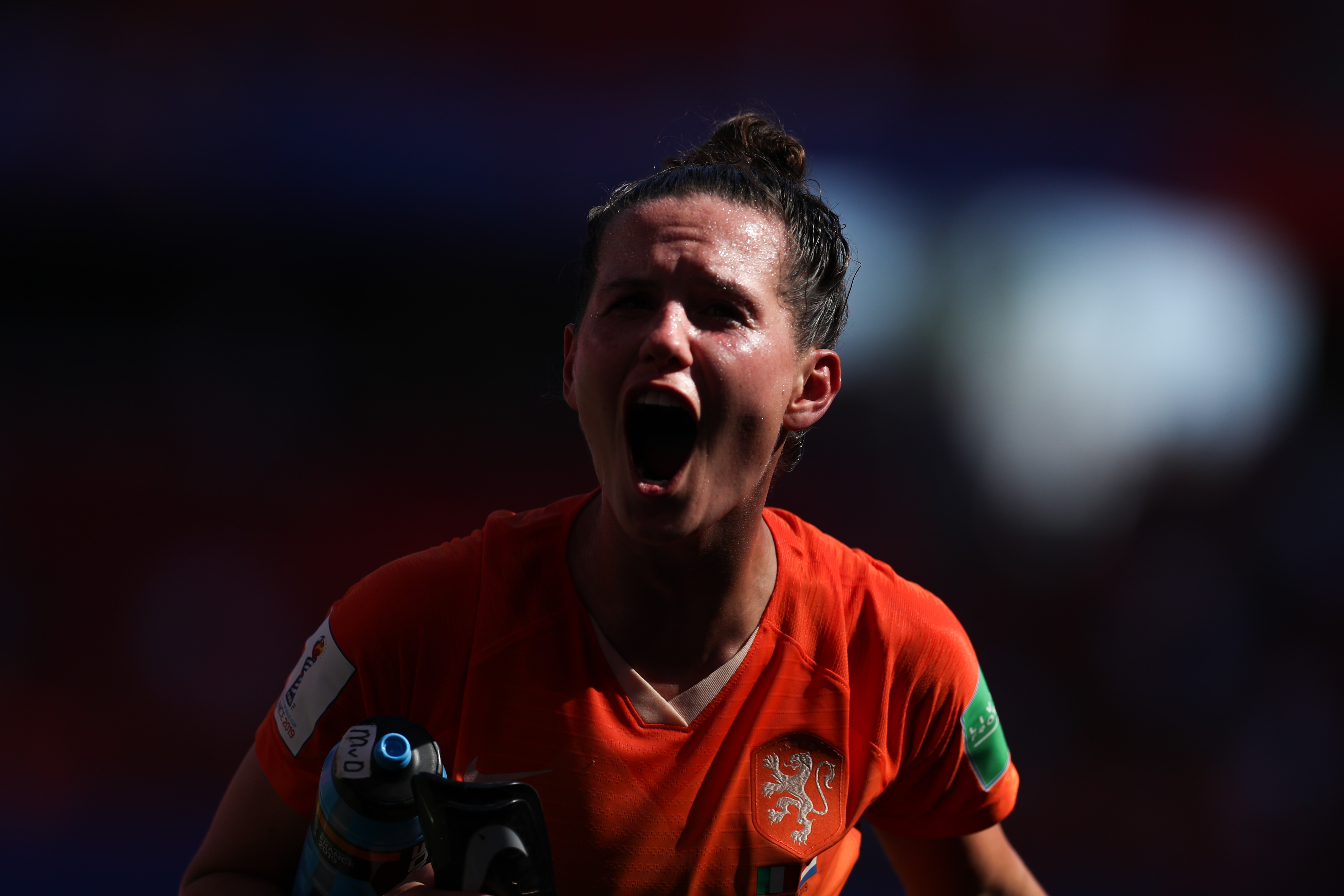 荷兰女足队在国际足球赛场上斩获连胜