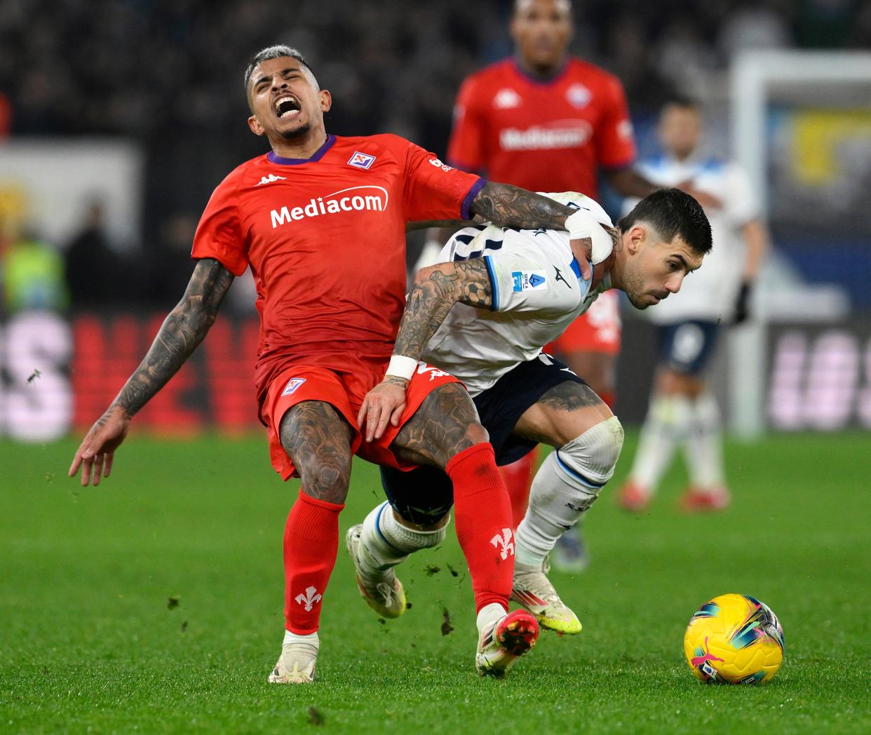 佛罗伦萨球员集体庆祝生日,团结一致 佛罗伦萨球员集体庆祝生日,团结一致