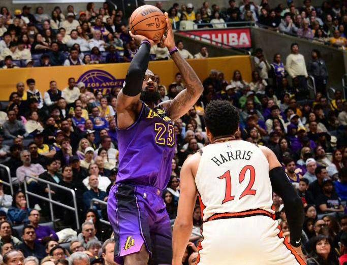 湖人主场大胜骑士,詹姆斯轻松拿下三双 湖人主场大胜骑士,詹姆斯轻松拿下三双