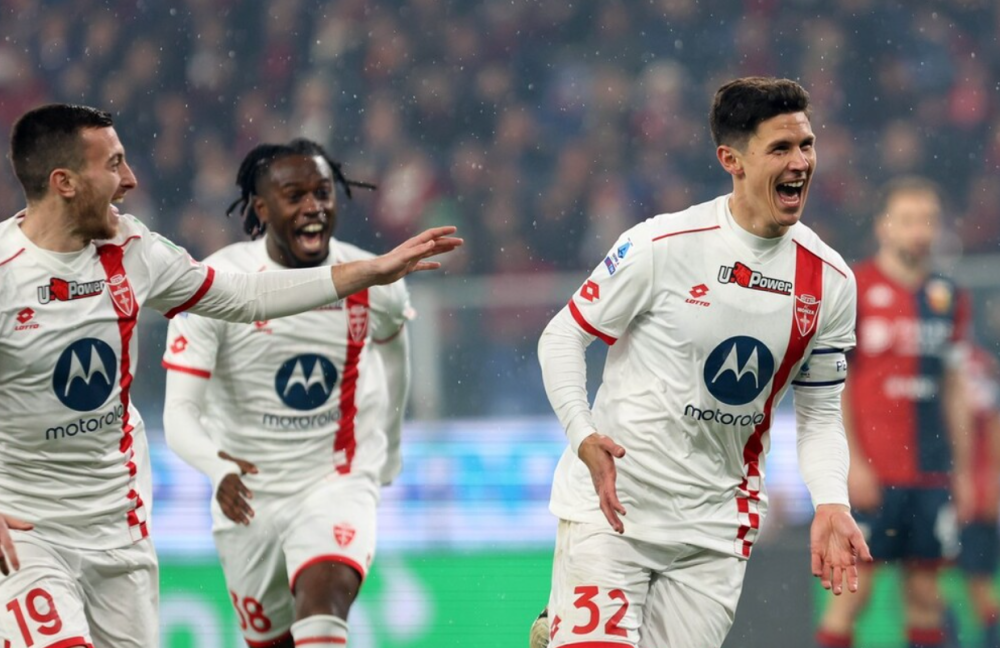 FB体育下载-包含萨索洛在主场失利，积分滑落至第八位的词条