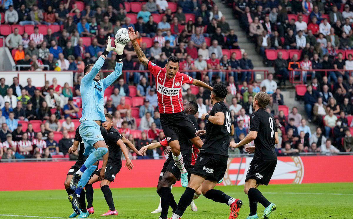 FB体育官网-摩纳哥冲超榜首，球队表现逐渐回暖