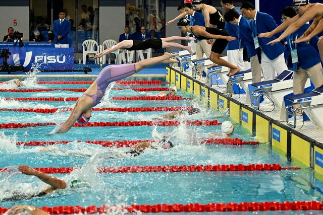 关于委内瑞拉游泳选手夺得男女混合接力赛金牌的信息