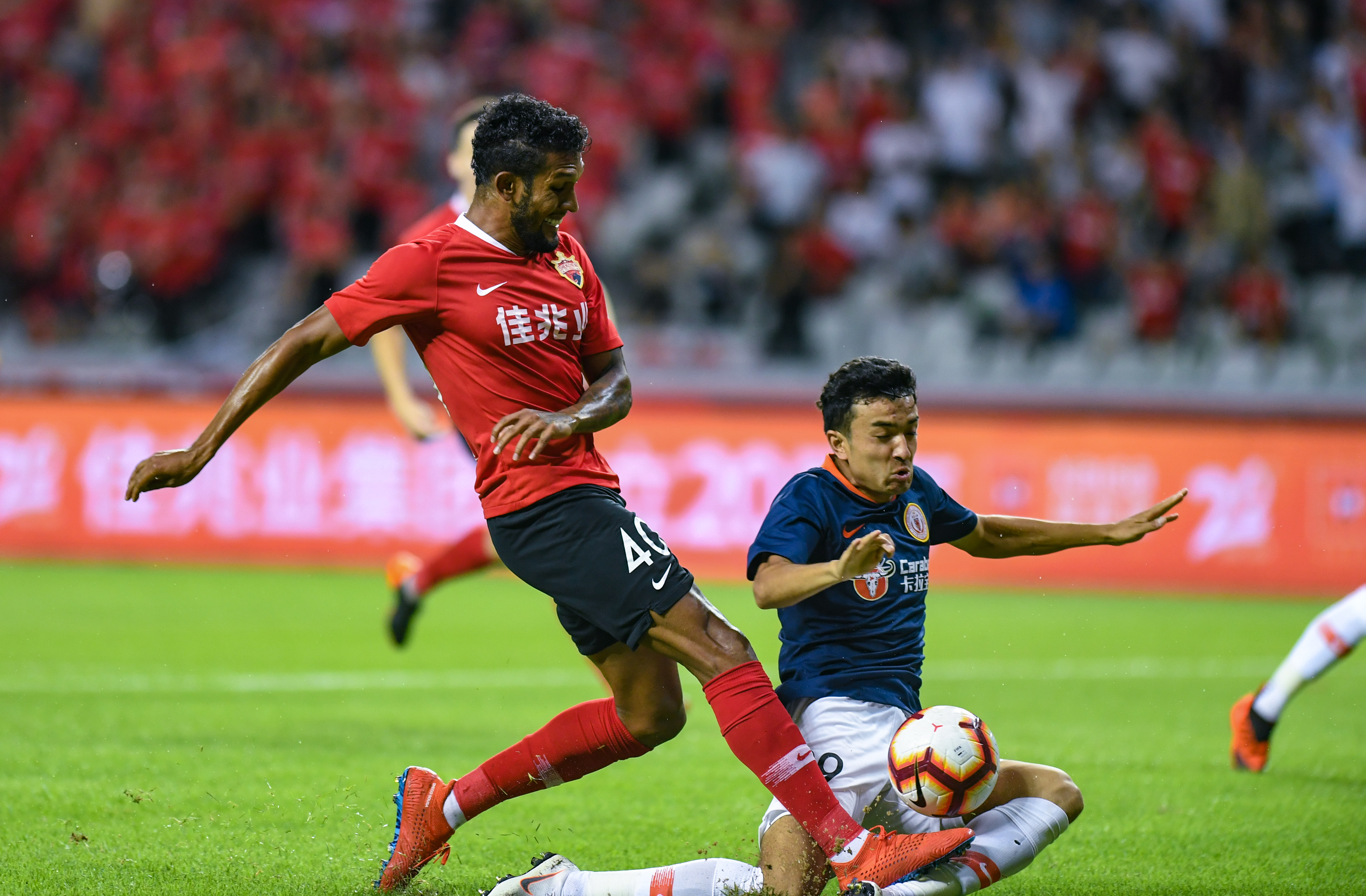 包含深圳佳兆业迎战重庆力帆，谁能占据上风？的词条