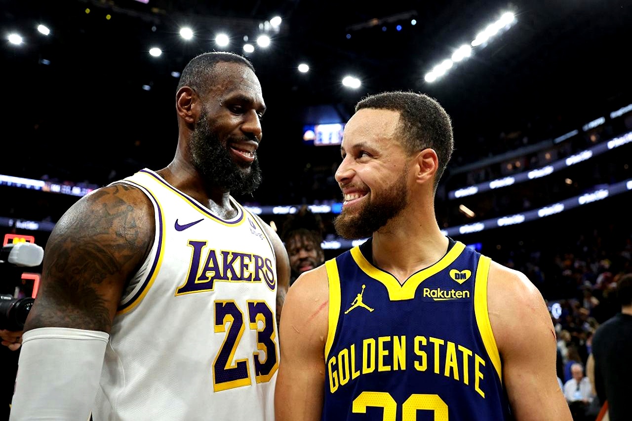 火箭队大胜湖人,保持领先地位 火箭队大胜湖人,保持领先地位