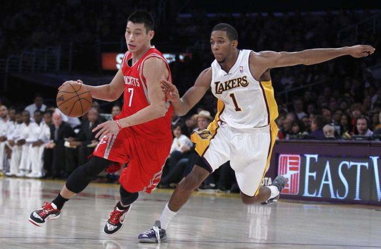 FB体育在线-火箭队新援表现不俗带领球队连胜