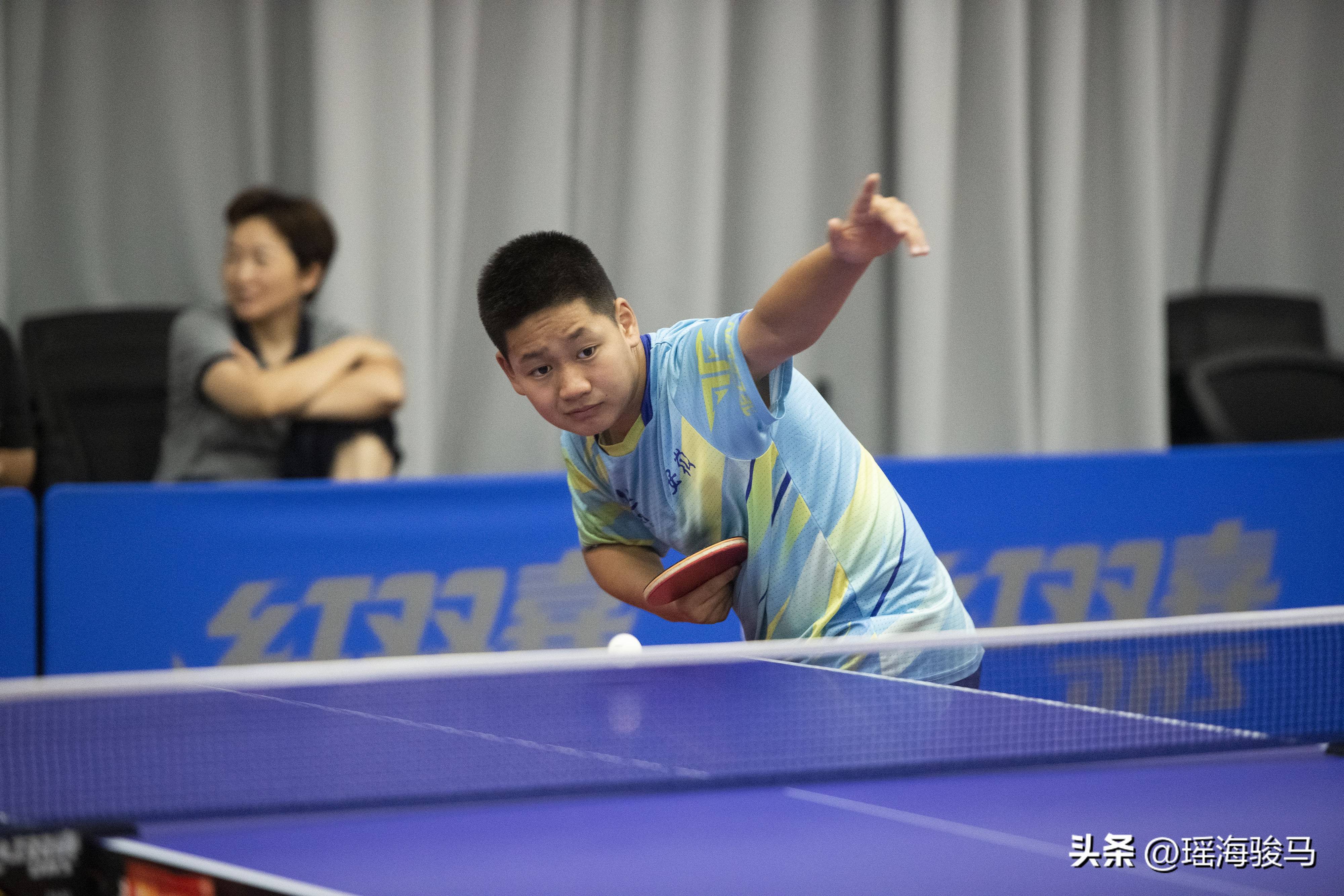 包含乒乓球选手紧张备战，心无旁骛追求胜利的词条