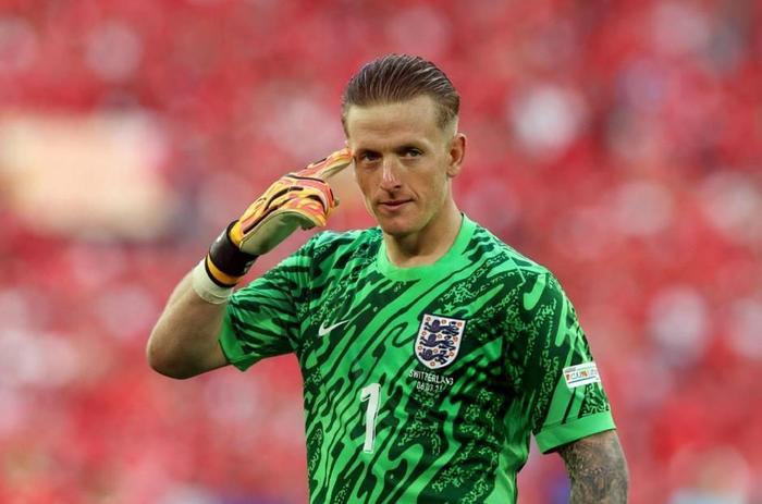 华德福德门将扑出关键点球，英格兰足球联赛厮杀激烈