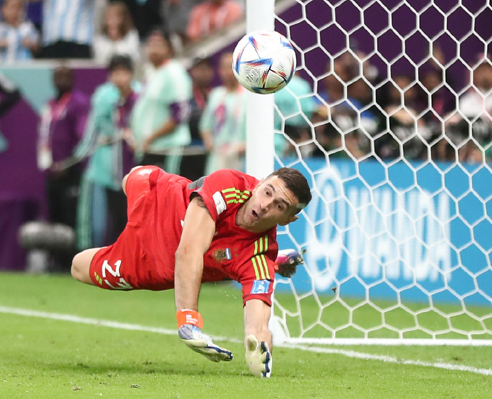 华德福德门将扑出关键点球，英格兰足球联赛厮杀激烈