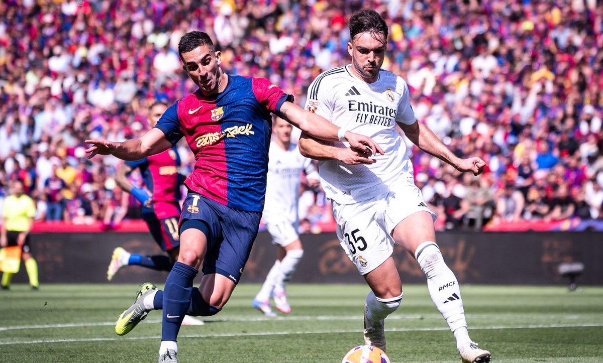 皇家马德里庆祝胜利，全队士气高涨的简单介绍