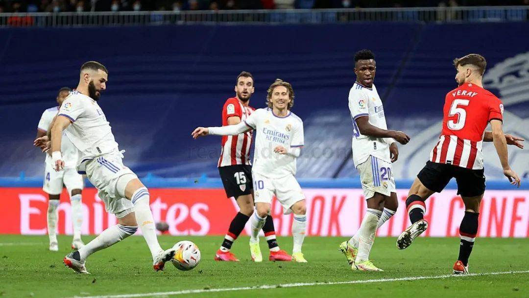 皇家马德里3-0轻松战胜毕尔巴鄂，重返西甲领先位置