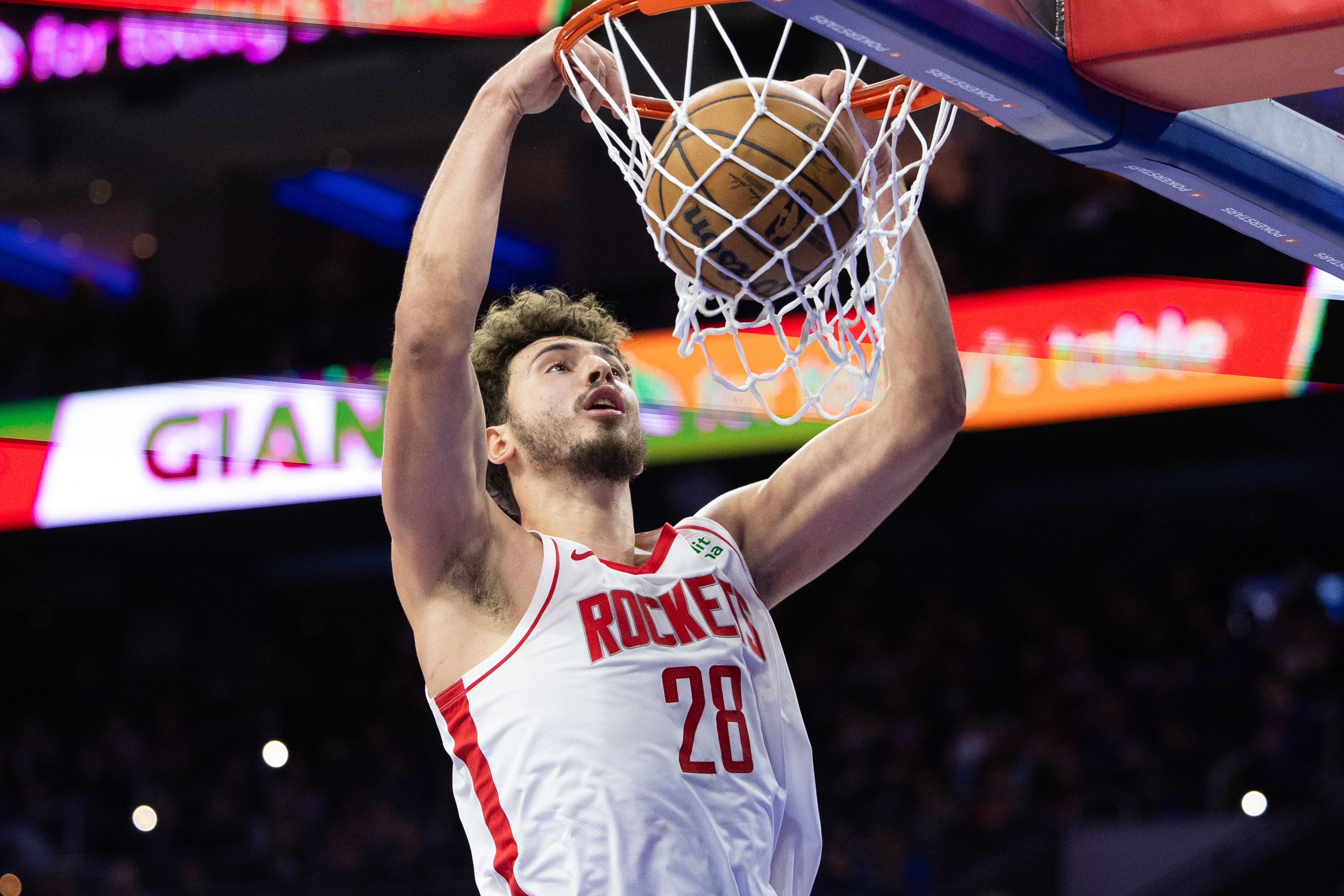 勇士主场取胜，火箭遭遇三连败的简单介绍