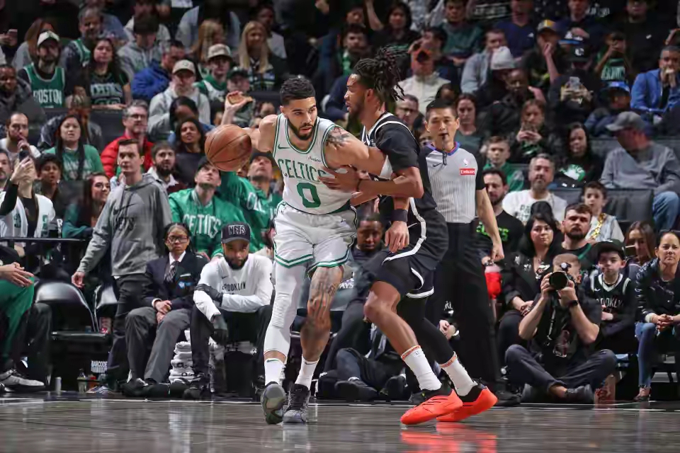 篮网客场击败凯尔特人，获得系列赛首胜