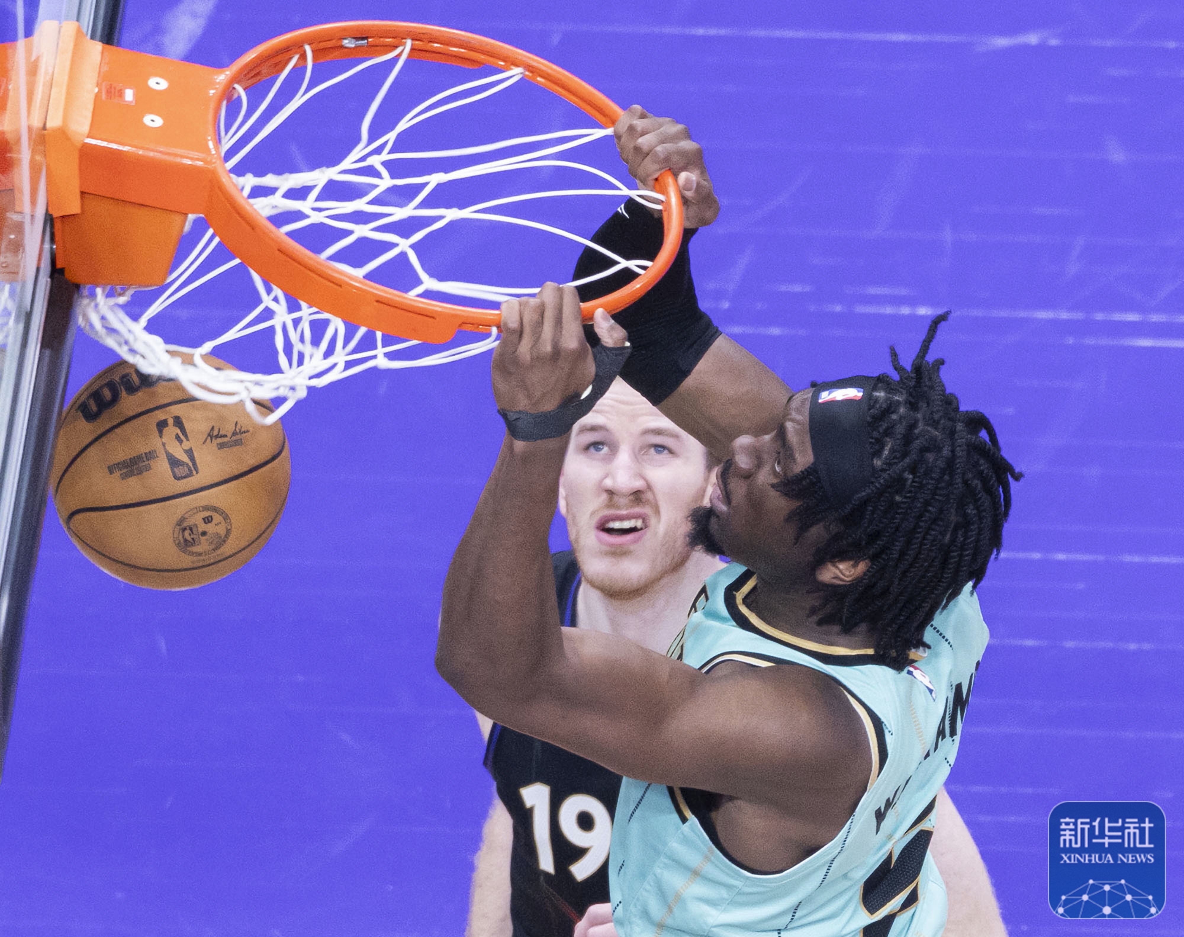 76人遭遇不敌多伦多猛龙,里约31+10 76人遭遇不敌多伦多猛龙,里约31+10