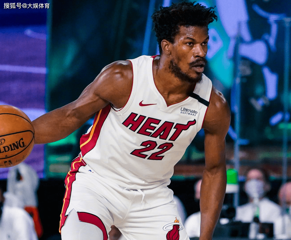 FB体育官方网站-热火27分逆转太阳，豪取五连胜