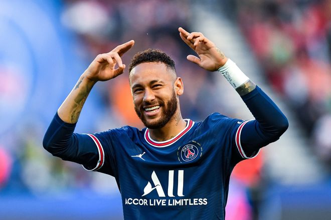 巴西队员内马尔完成转会,加盟法国巴黎圣日耳曼 巴西队员内马尔完成转会,加盟法国巴黎圣日耳曼